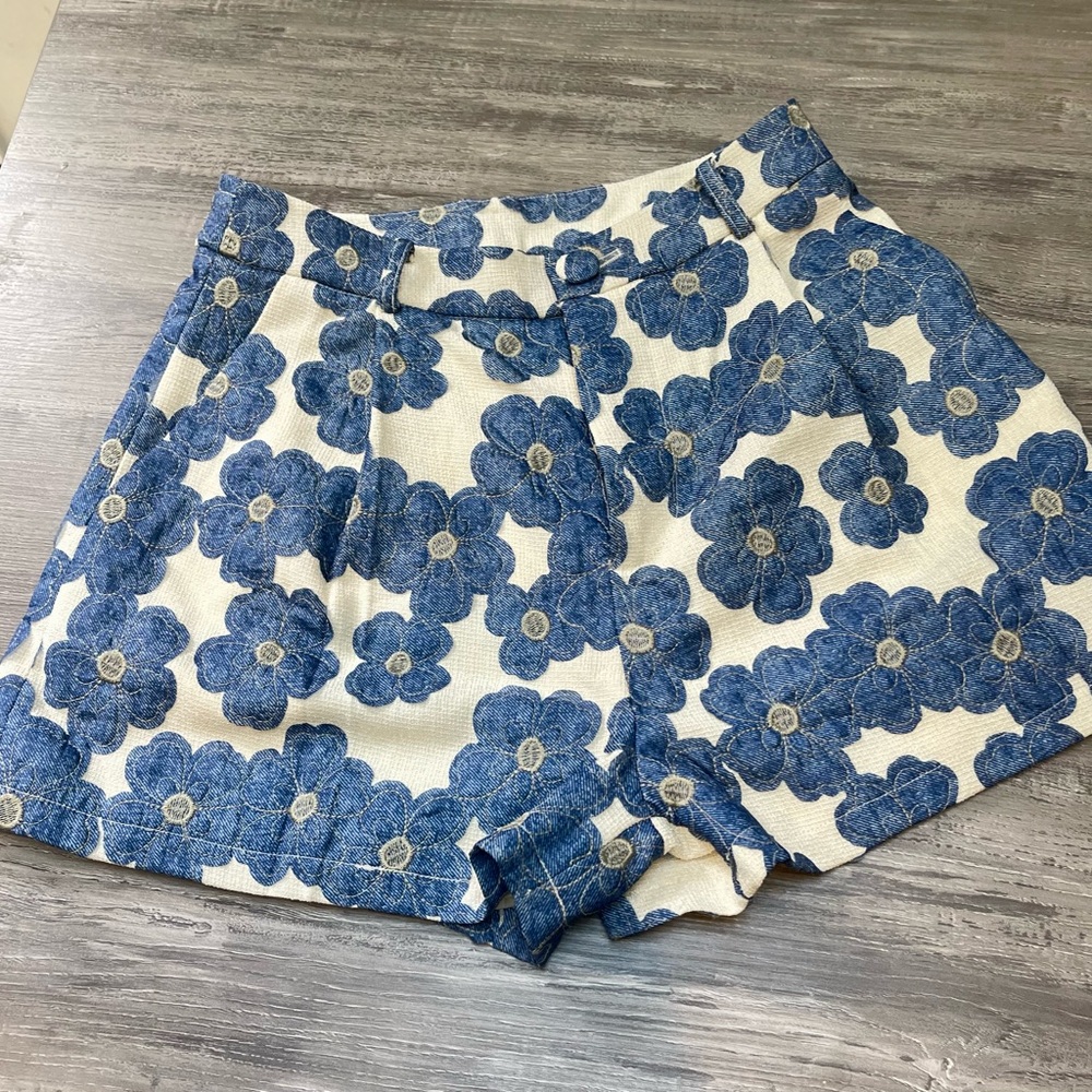 Anewsta Appliquéd Vintage Floral Blue Women's Shorts